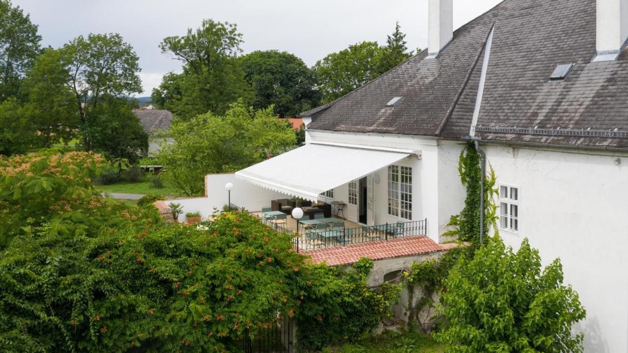 Boutique Hotel Zum Oberjager, Schloss Lackenbach Exterior photo